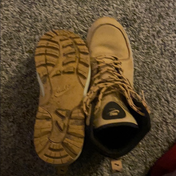 Men’s size 9 Manoa boots. - Picture 4 of 6